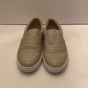 Steve Madden tan loafers